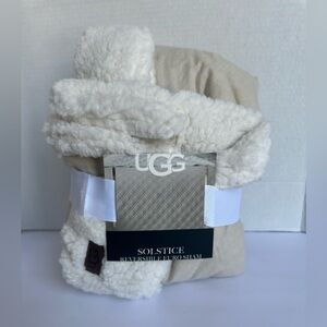 UGG Solstice 2 Reversible Sham in Cream and Tan